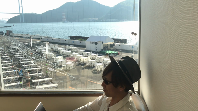 海沿いをオープンカーで走るのを控え室で見事再現！の記事動画