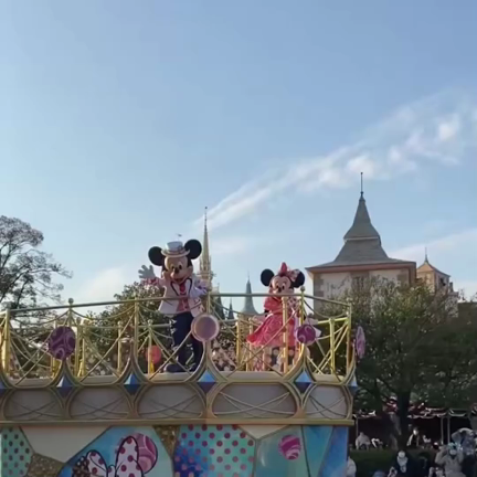 【初日】ミッキ―とミニーのキッス！！！の記事動画