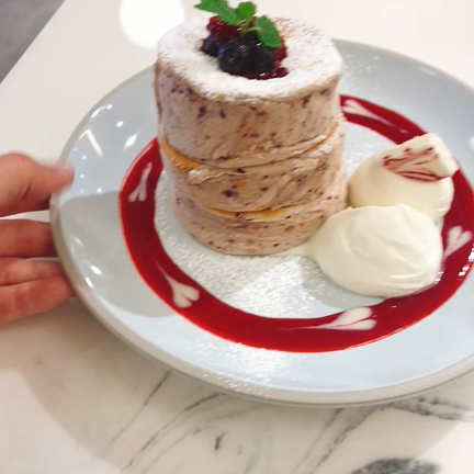 原宿のmicasadecocafeでパンケーキの記事動画