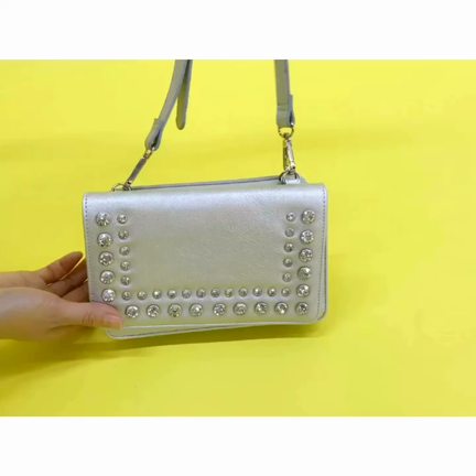 お財布つビジューポシェット ！の記事動画