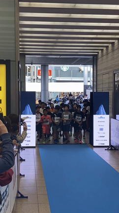 階段垂直マラソンの記事動画