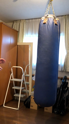 身体と笑いの稽古の記事動画