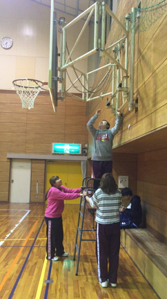 カ、カラダが悲鳴を。。ワイズバスケ部。の記事動画