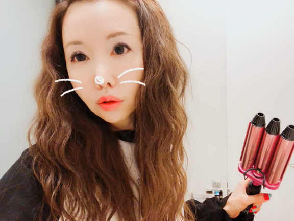 moussyコーデとワッフルヘアฅ(♡ơ ₃ơ)ฅの記事動画