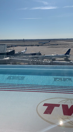 JFK空港のルーフトッププールの記事動画