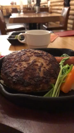 溢れる肉汁　　虚しい夫婦の食事会の記事動画