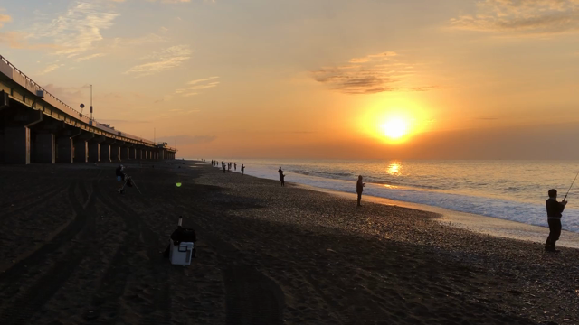 国府津海岸、満員御礼の記事動画
