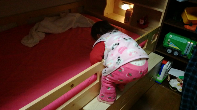 【勇気づけ】動画：１歳半、寝かしつけなしのベッドタイムの記事動画