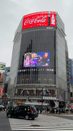 『Face To Face』渋谷Q'S EYEビジョンの記事動画