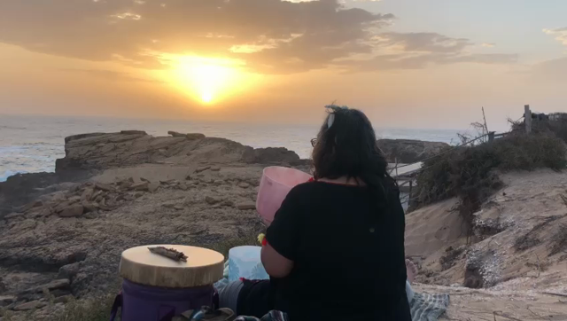 ガイドの送迎式の記事動画