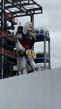 モビルスーツに乗ってバラを見よう！の記事動画