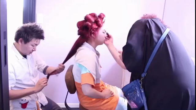 CLEEM MIKUちゃんのヘアメイク！真面目に働く自分達！の記事動画