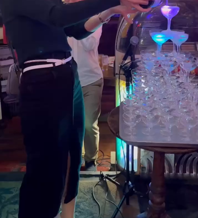 シャンパンタワーの記事動画