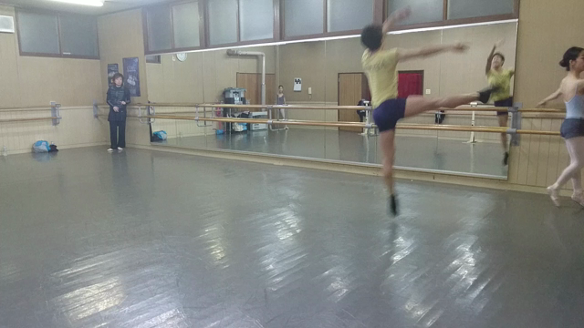 「白鳥の湖」第１幕よりパ･ド･トロワ！兄妹初の共演実現！の記事動画