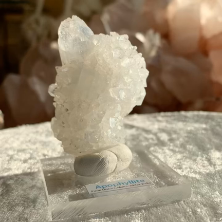 新入荷！インド産アポフィライトの記事動画