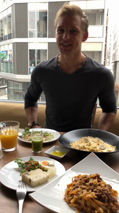 イケメン外国人モデル俳優 ランチタイムの記事動画