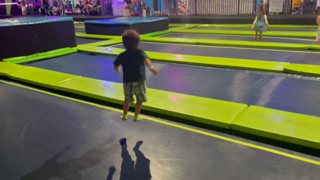 Fly high trampoline parkの記事動画