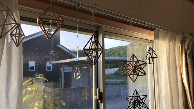 光を取り込むヒンメリの記事動画