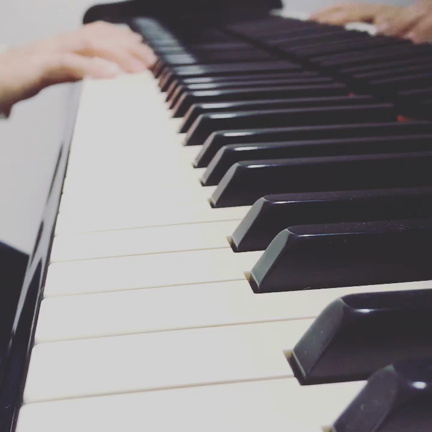 ★今月の曲の答え★黒板クイズの記事動画