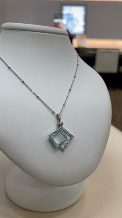 爽やかなブルーが魅力的なカラーストーンのご紹介♪の記事動画