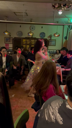 トルコ料理レストランアンカラでベリーダンスショーの記事動画