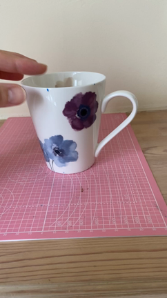 お花・ピンク・ゴールドのマグカップ制作中♡ティータイムにカフェ気分を♫の記事動画