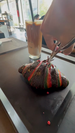 韓国カフェ巡り】映える！ソンスの「レインボークロワッサン」がかわい