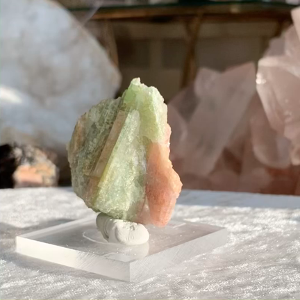 ブラジル産ウォーターメロントルマリン原石の記事動画