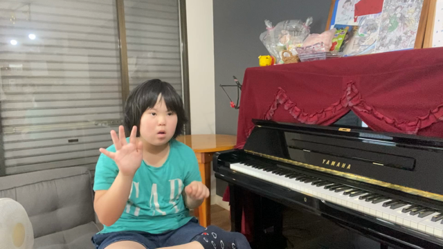 合格シール貯まったよ！ ダウン症ちゃん　お歌中心にピアノレッスンでのびのびと♪の記事動画