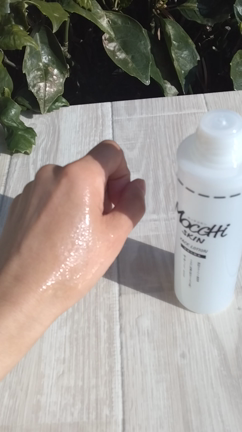 モッチスキン吸着化粧水の記事動画