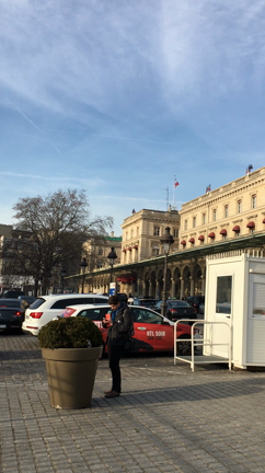 パリ東駅 悲劇の駅から希望の駅にの記事動画