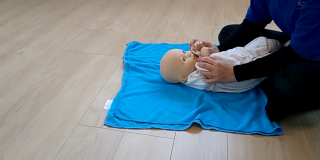 赤ちゃんとのお家あそび（６）の記事動画