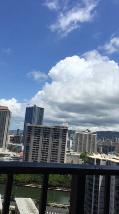 ５月14日のワイキキとアメリカ空軍の激励デモ飛行の記事動画