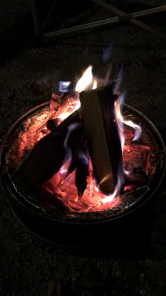 焚き火を見てるとなぜリラックスするのか？？の記事動画