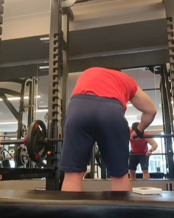 肩のトレーニング 。フロントプレス  ７５キロ。   ５回×３セットの記事動画