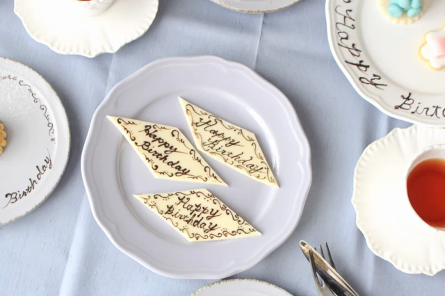 直立のマジパン人形を上手に作る方法の記事動画