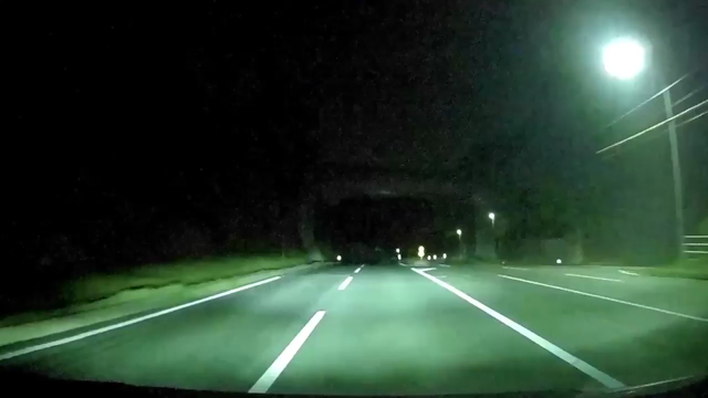 謎の青白い光の記事動画