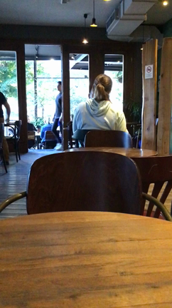 ティラナ 宿8の記事動画