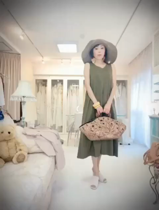 ユニクロ#ちゃっかりワンピをオトナコーデ♬の記事動画