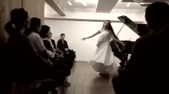 『旋回する私たち』ライブ報告の記事動画