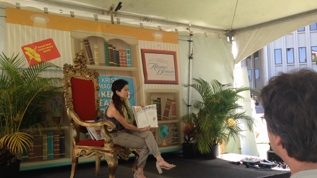 クリスティーヤマグチ氏の読み聞かせ『ドリーム・ビッグ！リトル・ピッグ！』の記事動画