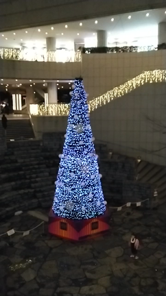 カルティエのクリスマスツリーの記事動画