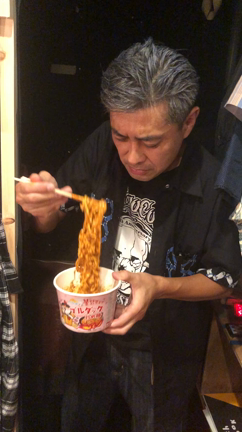 楽屋風景の記事動画