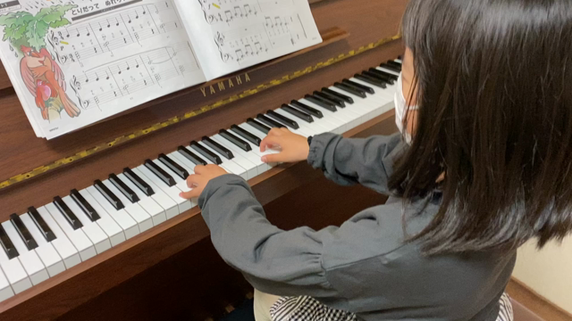 ピアノを弾く姿勢は大切です♪(宝塚市ピアノ教室)の記事動画