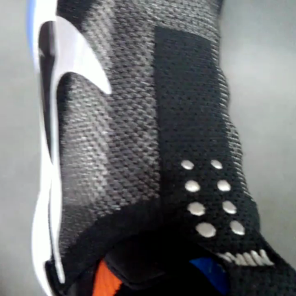 NIKE ADAPT BBの記事動画