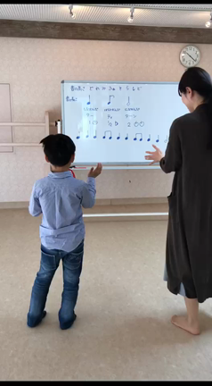 【小学2年生  リトミック 音符は数学的？！】 〜音の高さは暗記で音の長さは理論〜の記事動画