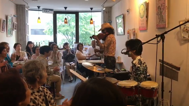 目を閉じると音が大きく聴こえる。の記事動画