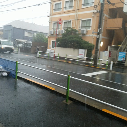 雨、風強しの記事動画