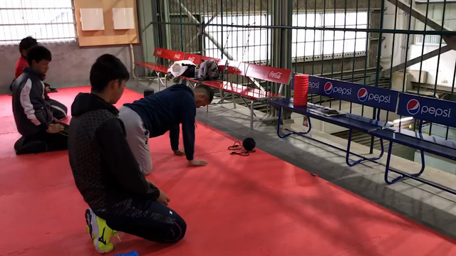 胸椎回旋エクササイズの記事動画