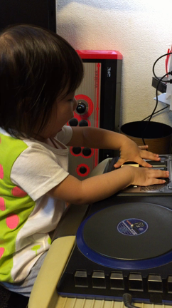 パパはイタリア、娘はDJ。の記事動画